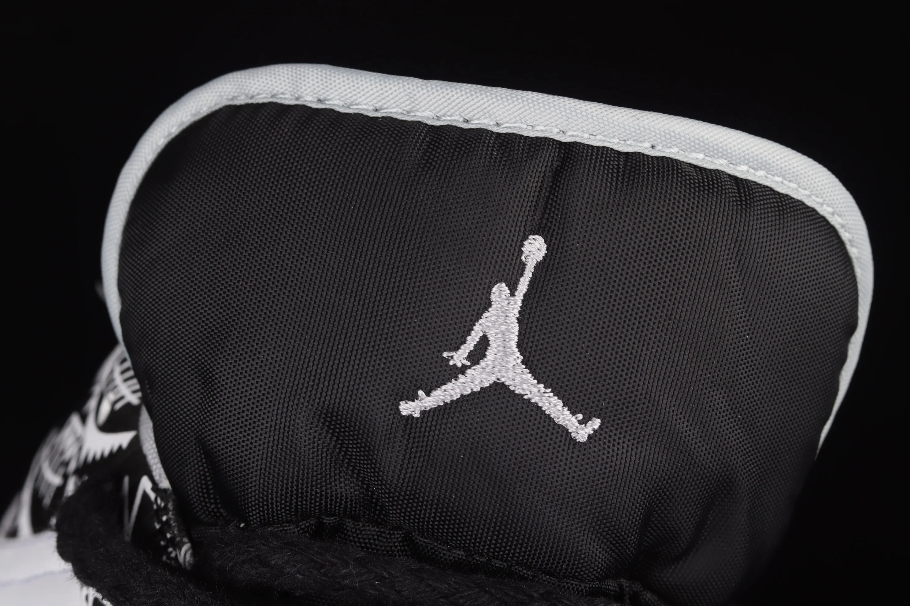 All categories Air Jordan Jordan series basketball shoes Air Jordan 1 Low Air Jordan 1 Low AJ1 Joe 1 painted hand-painted cashew flower low-top cultural basketball shoes 553558-040